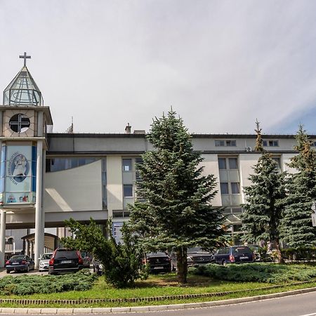 Pastoral Lodge At The Sanctuary Of The Divine Mercy Krakow Exterior photo